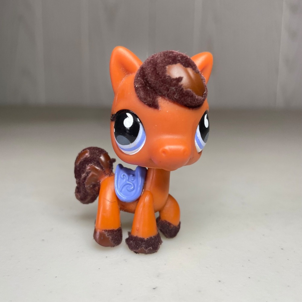 Hasbro LPS Littlest Pet Shop Horse 627 Purple Eyes Fuzzy Flocked Mane Figure